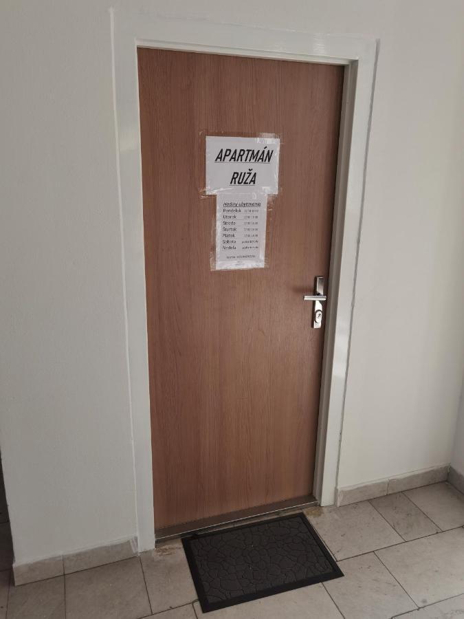 Apartman Ruza Ruzomberok Luaran gambar